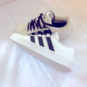 Adidas sneakers EUC